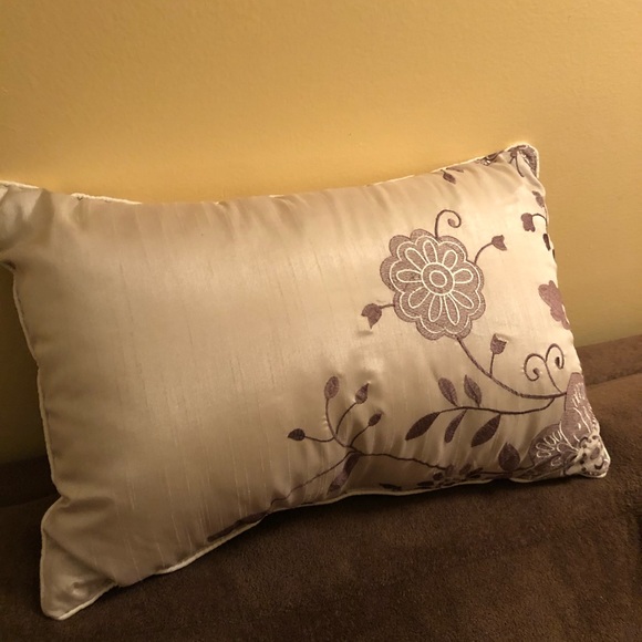 Ty Pennington Style accent pillow - Picture 4 of 5